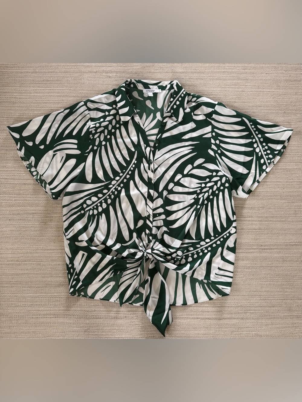 Chico’s Palm Print Tie Front Silky Button Up Short Sleeve Top Shirt Women’s 8